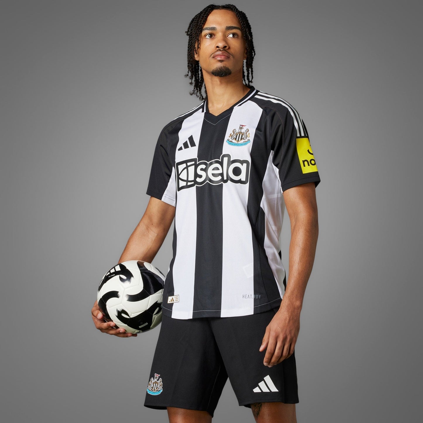 NEWCASTLE UNITED 24/25 HOME JERSEY